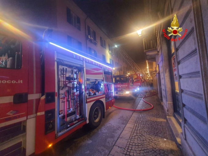 Lecco: brucia un tetto in via Carlo Cattaneo