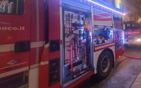 Lecco: brucia un tetto in via Carlo Cattaneo