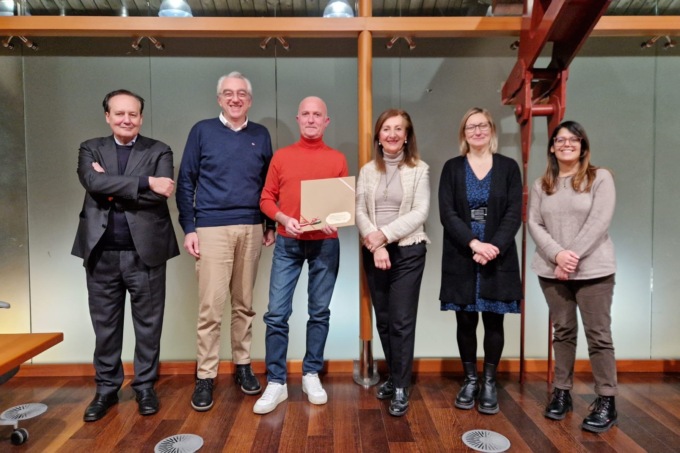 Valmadrera. L’Amministrazione riceve Paolo Rigamonti, parrucchiere storico della città