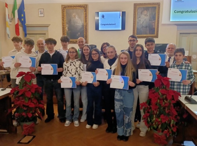 Borse di studio agli studenti di Lecco, il sindaco: “Premiare il meglio è un investimento per il futuro”