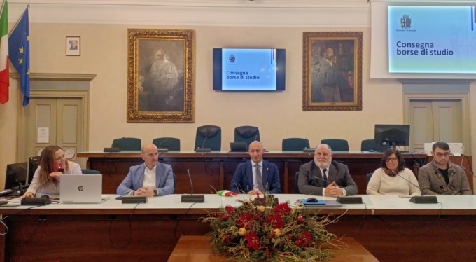 Borse di studio, “Dimenticati gli studenti delle scuole paritarie”