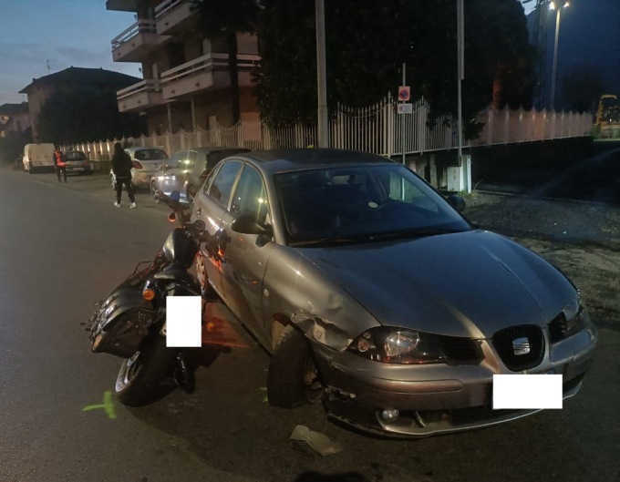 Scontro auto Harley Davidson a Maggianico: traffico in tilt