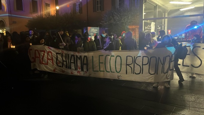 Fiaccolata per Gaza e la Palestina a Lecco
