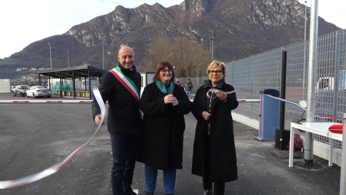Silea inaugura il nuovo centro di raccolta rifiuti. Gattinoni: “Il materiale qui non è scarto, ma risorsa”