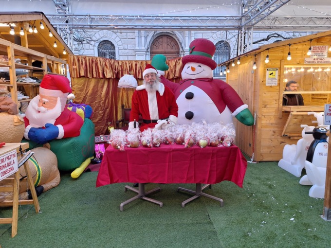 Alla Vigilia Babbo Natale fa tappa alla Pista di Pattinaggio di Lecco