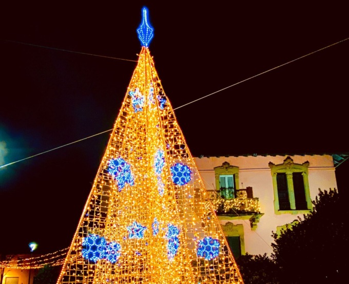A Ballabio trenino natalizio, fiaccolate e tanto altro: che feste!