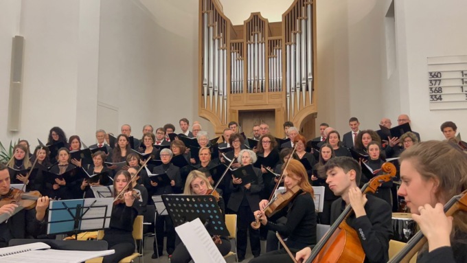 Corale di San Pietro al Monte, un successo il concerto a Sankt Moritz con l’Orchestra Vivaldi