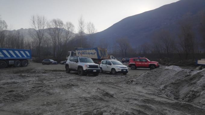 Escavatore si ribalta nell’Adda a Traona: morto imprenditore