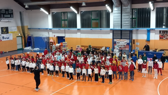 Malgrate: splendido spettacolo natalizio dei bimbi della primaria
