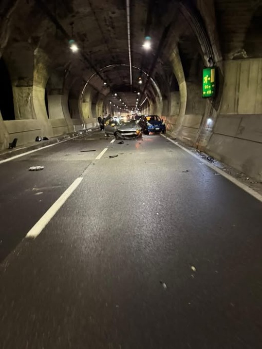 Statale 36: schianto nella Galleria Borbino ad Abbadia