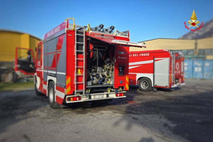 Statale 36: camion in fiamme all’area di servizio. Riaperto lo svincolo per Sondrio