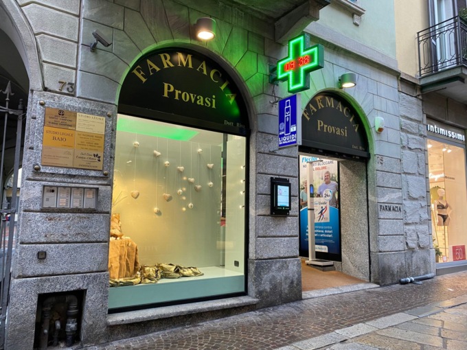 Ladri in azione in tre farmacie di Lecco: in una notte svuotate le casse di via Roma, San Giovanni e Castello