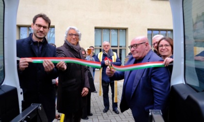 "Tanti chilometri di sorrisi, incontri e vita": inaugurato il nuovo automezzo di Auser Lecco