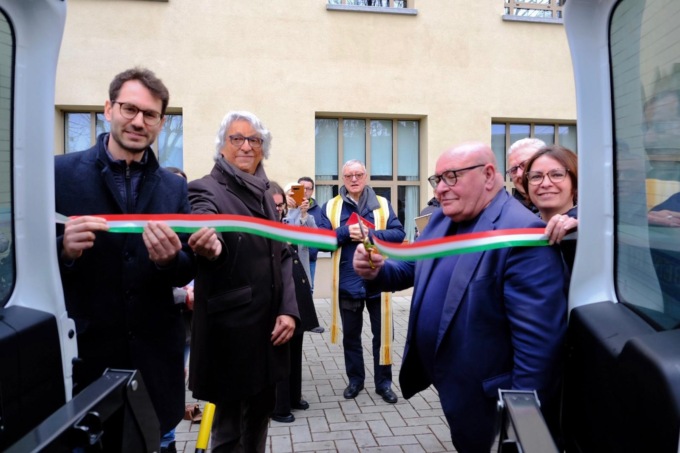 “Tanti chilometri di sorrisi, incontri e vita”: inaugurato il nuovo automezzo di Auser Lecco