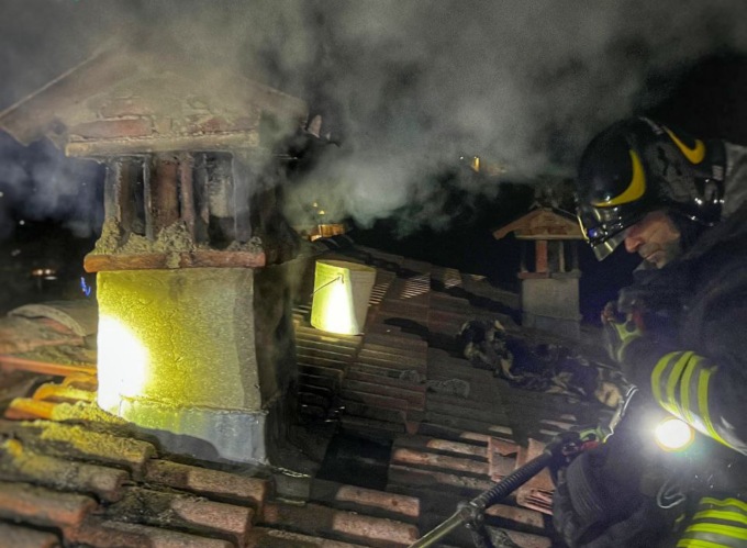 Pasturo: incendio nella notte, a fuoco la canna fumaria