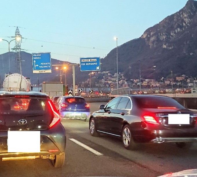 Incidente sul Ponte Manzoni, traffico in tilt