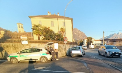 Grave incidente a Garlate: moto centra un'auto in svolta