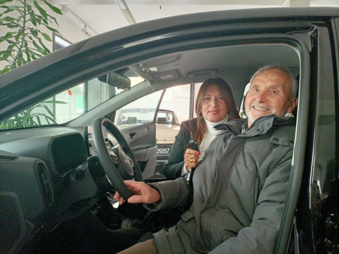 Lotteria dei Commercianti: consegnata all’alpino Bonaiti la Kia Picanto