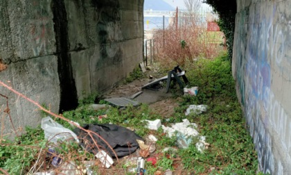 Degrado e sporcizia lungo l'Adda a Calolziocorte