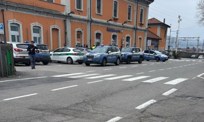 Blitz delle forze dell'ordine alla stazione di Calolziocorte