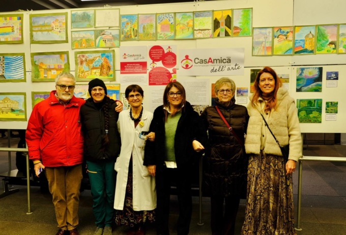 L’arte è più forte della malattia: al Manzoni in mostra i dipinti degli ospiti di CasAmica Lecco