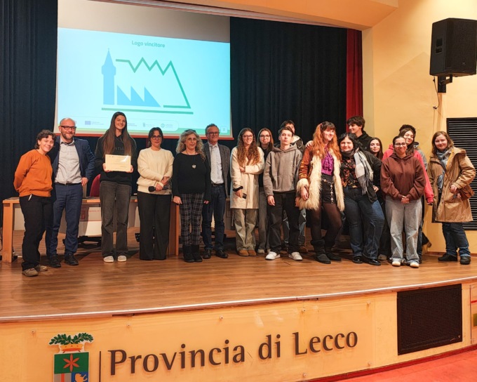 Patto per il lavoro a Lecco: il logo vincitore è di Giorgia Balza