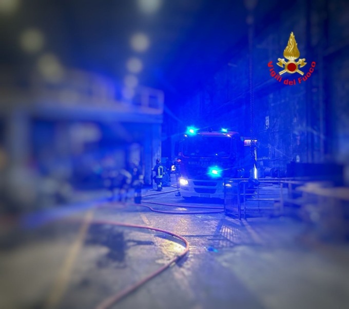 Incendio in un’azienda a Lecco: intervento dei Vigili del Fuoco al Caleotto