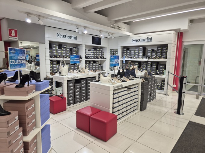 Tendenza e confort da Punto Scarpe Ravasio: il paradiso delle calzature per tutta la famiglia!