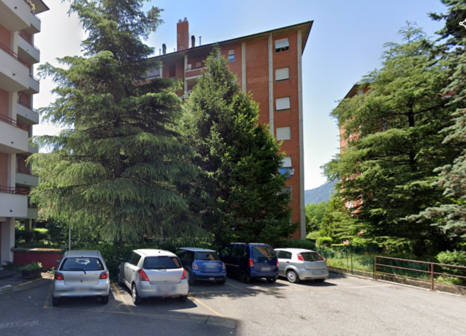 Clochard dormono nel locale caldaia delle case Aler, inseguiti dai residenti