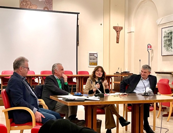 Oggiono inaugura “Comunità Democratica” nel Lecchese