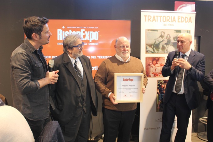 Peccati premiato a Ristorexpo come benemerito dell’enogastronomia