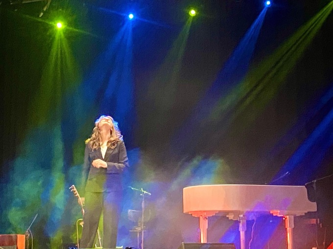 Lubemi apre il concerto dei Matia Bazar