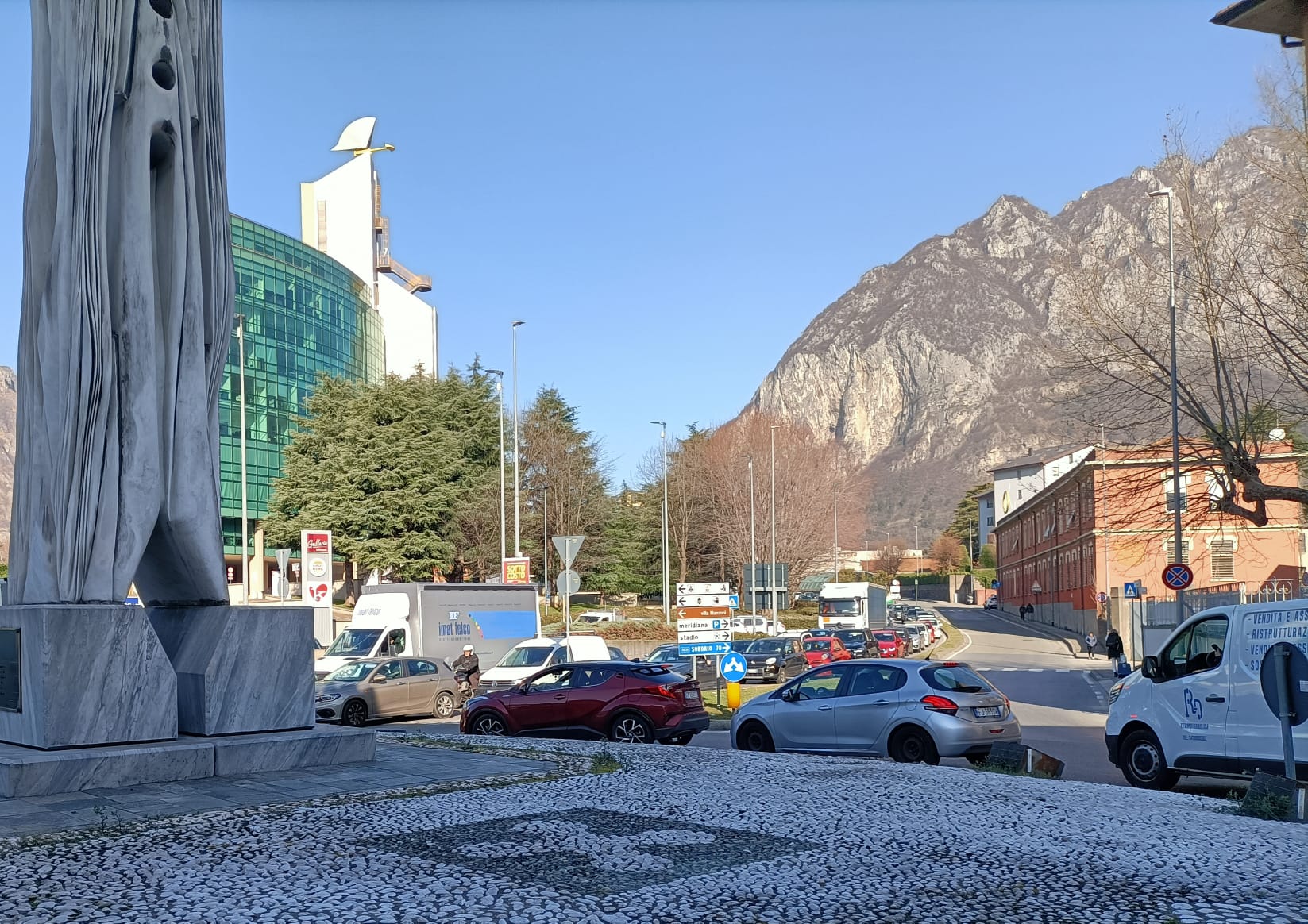 Traffico infernale, Boscagli: "Lecco30 è diventata 30 metri all’ora" Immagine WhatsApp 2025-03-05 ore 09.51.52_c409486e