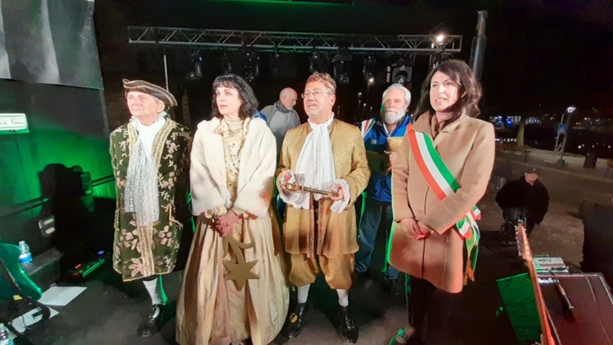 I regnanti hanno riconsegnato le chiavi: gran finale del Carnevalone di Lecco