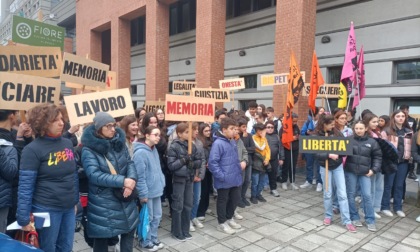 Giornata in memoria delle vittime delle Mafie: studenti di Lecco in Prefettura