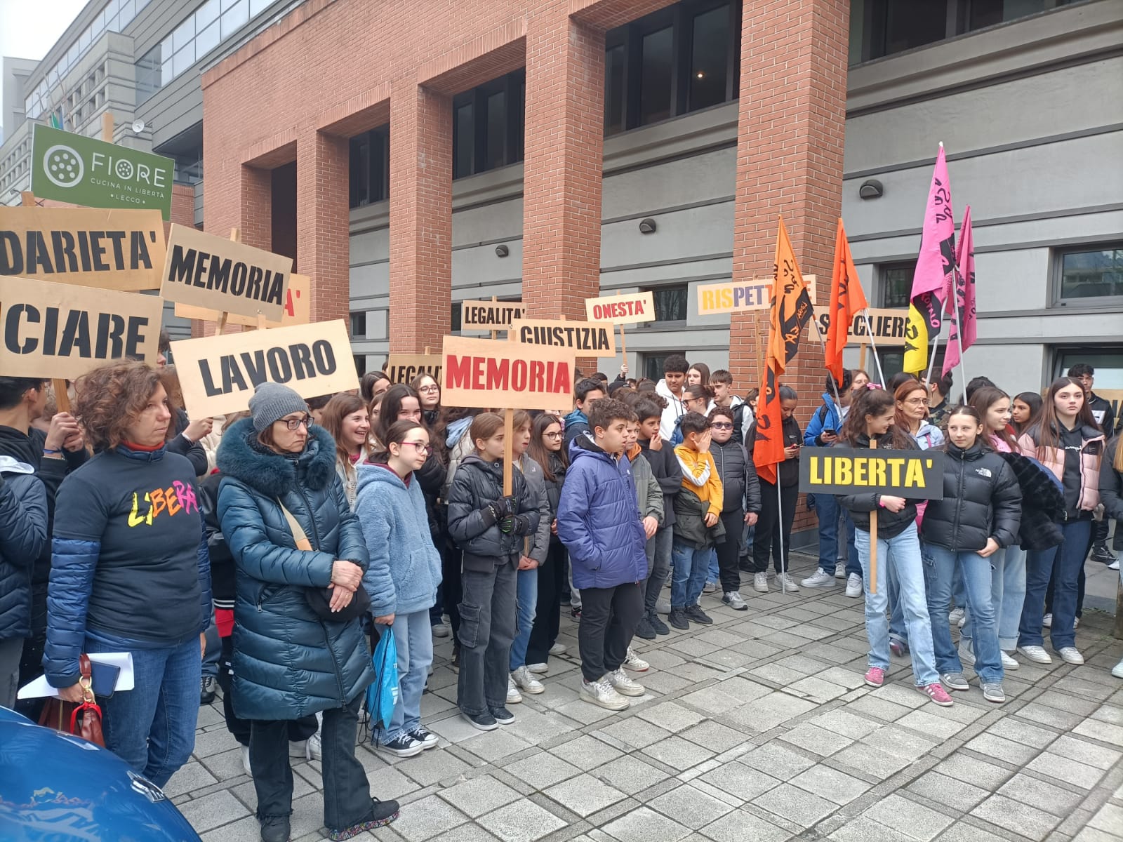 Giornata in memoria delle vittime delle Mafie: studenti di Lecco in Prefettura