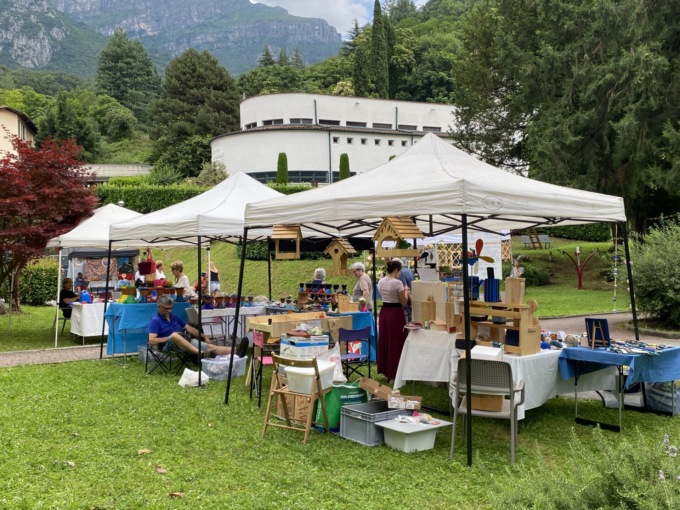 Domenica agli Istituti Riuniti Airoldi e Muzzi il “mercatino di primavera”