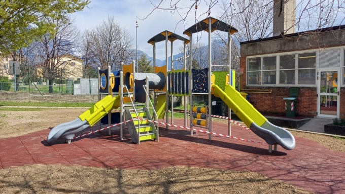 Valmadrera, installati nuovi giochi nei giardini delle scuole dell’infanzia