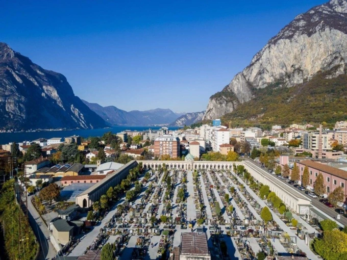 Lecco, al via i lavori al cimitero monumentale: chiude l’ala est per messa in sicurezza