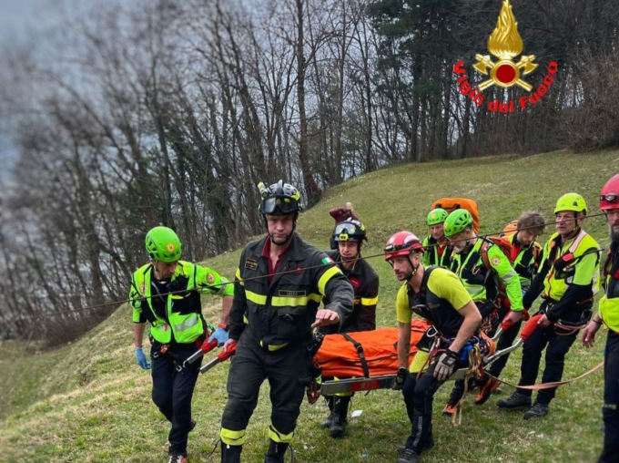 Cade a San Tomaso: soccorsa donna di 63 anni