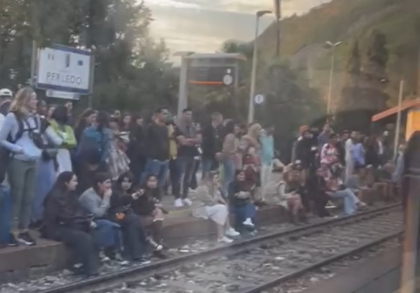 Overtourism e rischi sulla linea ferroviaria Tirano-Sondrio-Lecco-Milano: stazione “invasa”