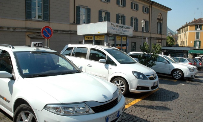 Lecco: nuove tariffe e licenze temporanee per i taxi