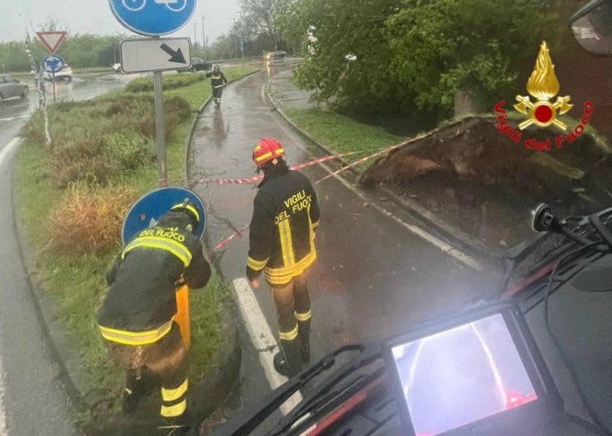Maltempo in Lombardia: oltre 500 interventi dei Vigili del Fuoco