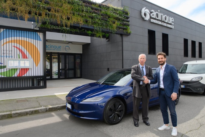 Lecchese vince una Tesla grazie ad Acinque