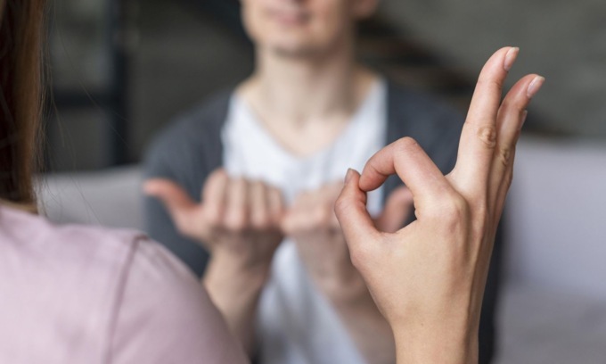 Corso gratuito di lingua dei segni (Lis) a Lecco