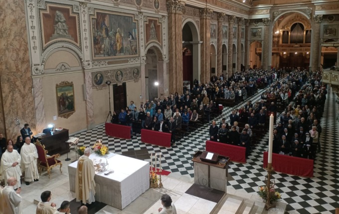 Tanti in Basilica per la messa per papa Francesco