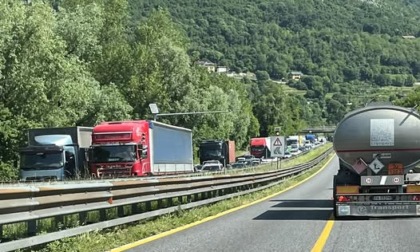 Incidente mortale in Statale 36: moto contro camion, senza scampo motociclista