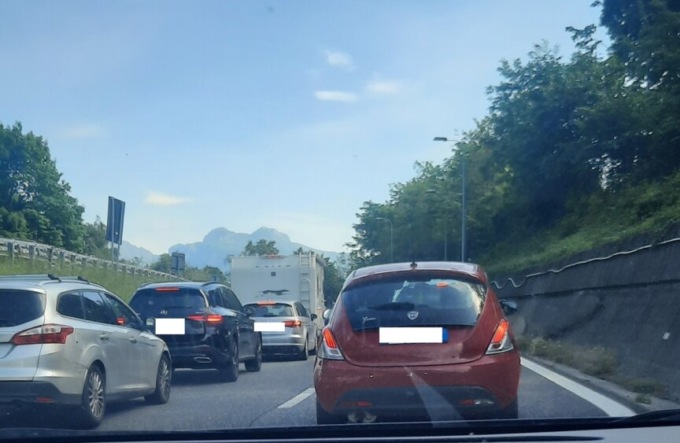Incidente in Statale 36: 3 feriti e lunghe code