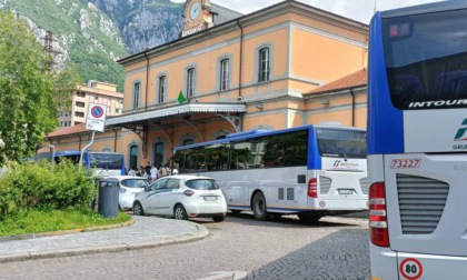 Varenna, caos bus per l'interruzione dei treni: il Comune propone un nuovo piano per la viabilità