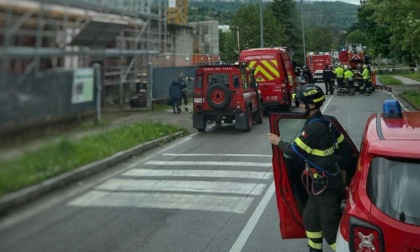 Oggiono: 28enne sale su una gru alta 40 metri, maxi intervento di soccorso in corso